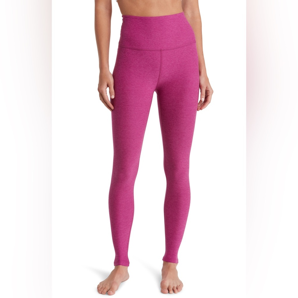 Beyond Yoga caught in the midi leggings in magenta heather